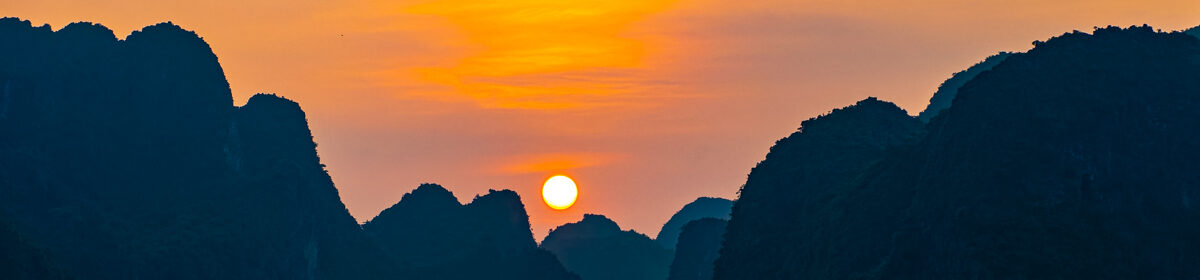 MAGIC HOUR